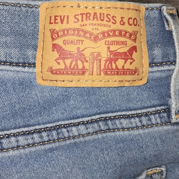 Women's Levi's 720 High Rise Super Skinny in Medium Wash Denim Size US 28 | EUC - Picture 5 of 5